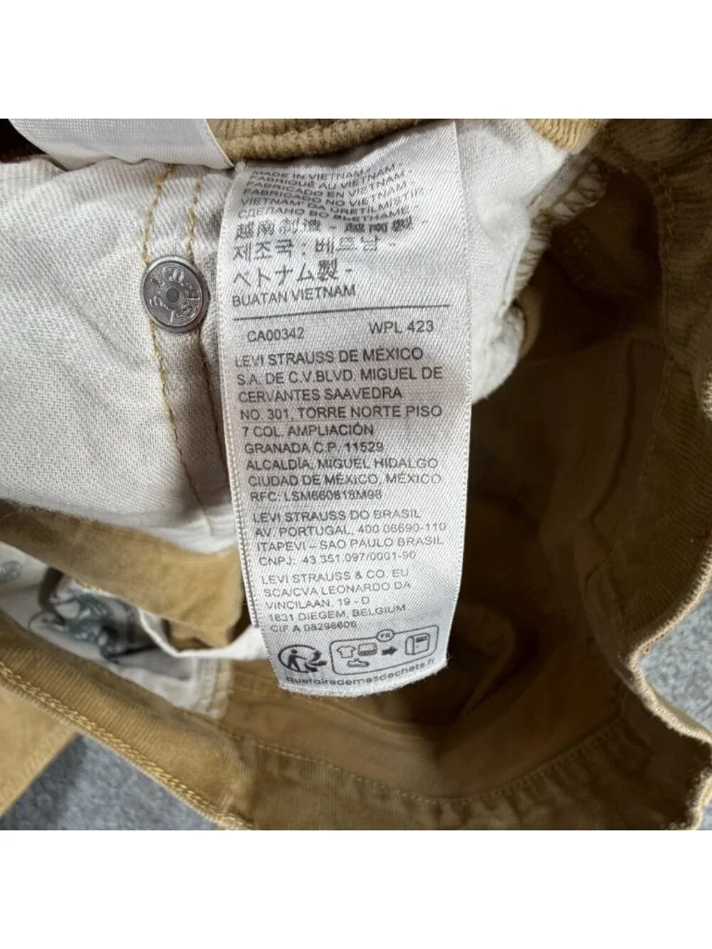 Vintage Levi's 541 Athletic Taper Corduroy Pants Mens 30x30 Tan Stretch Low Rise